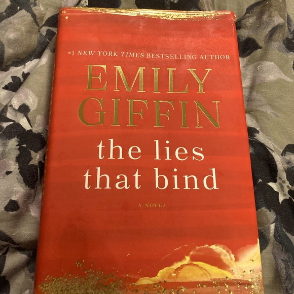 Other - The Lies That Bind by Emily Giffin